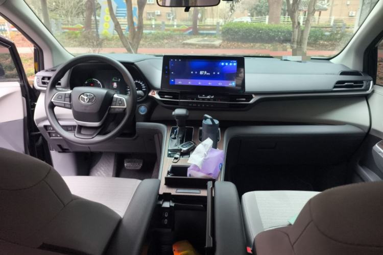 Used Toyota Sienna 2023 2.5L Hybrid Comfort Edition