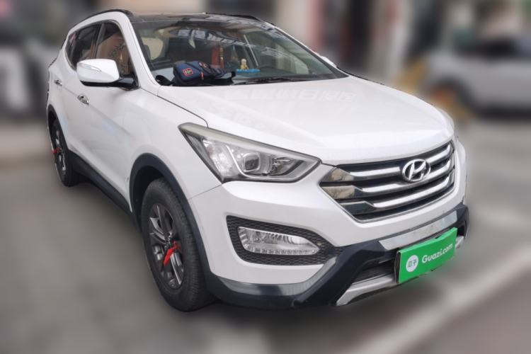 Used Hyundai Santa Fe 2013 2.4L Automatic Two-Wheel Drive Smart Version Front Right 45 Deg
