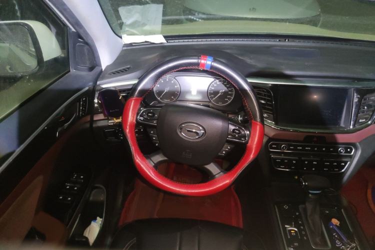 Used GAC Trumpchi GS8 2017 320T Two-Wheel Drive Luxury Smart Connectivity Version (7 Seats) Steering Wheel