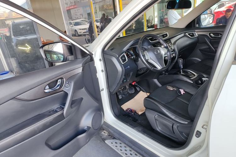 Used Nissan X-Trail 2015 2.0L CVT Comfort MAX Edition 2WD
