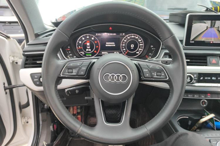 Used Audi A4L 2019 40 TFSI Fashion Edition China VI Emission Standard Steering Wheel