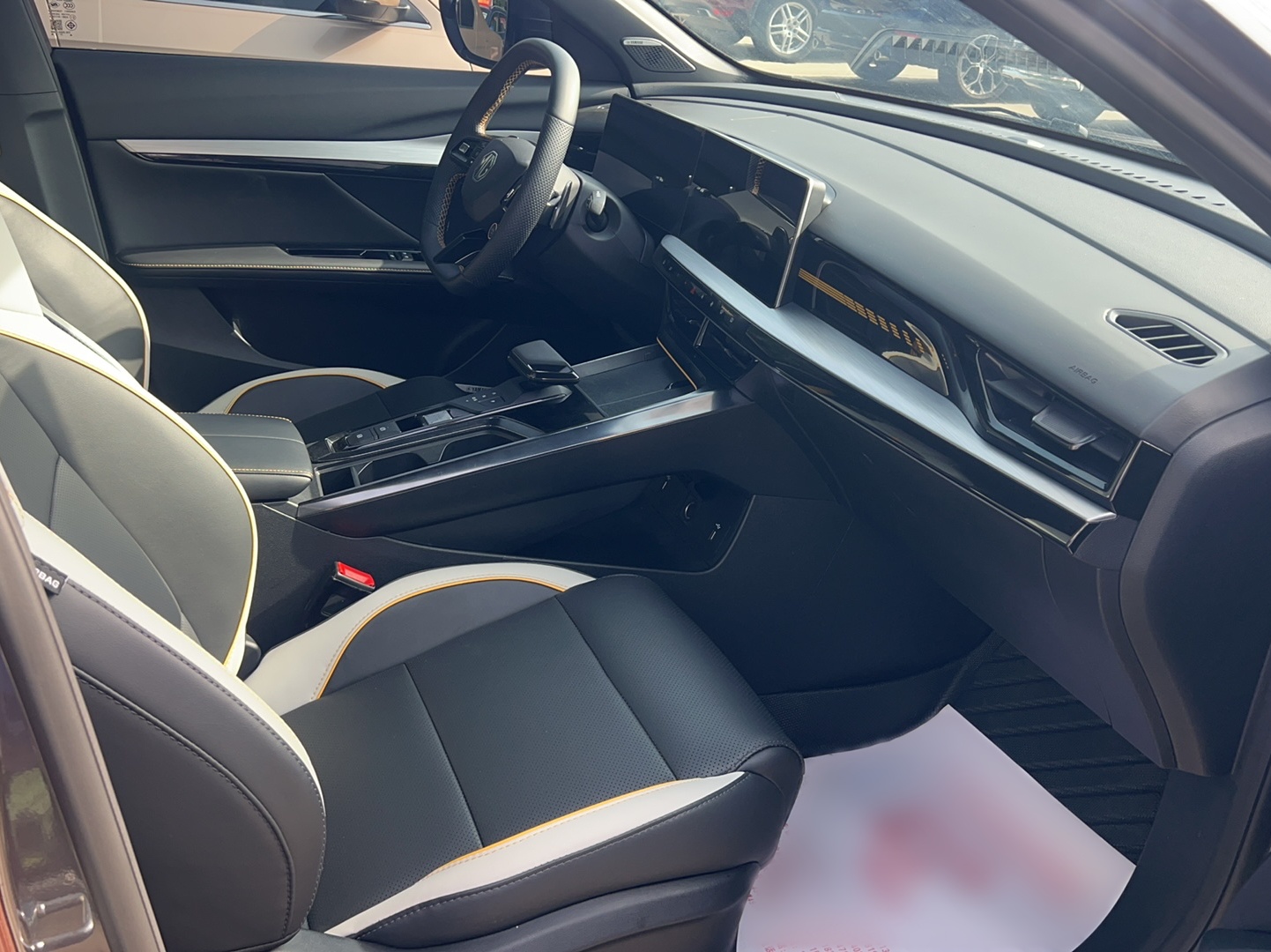 MG 5 Scorpio 2022 1.5T Trophy Sport Luxurious Edition — снимка 15