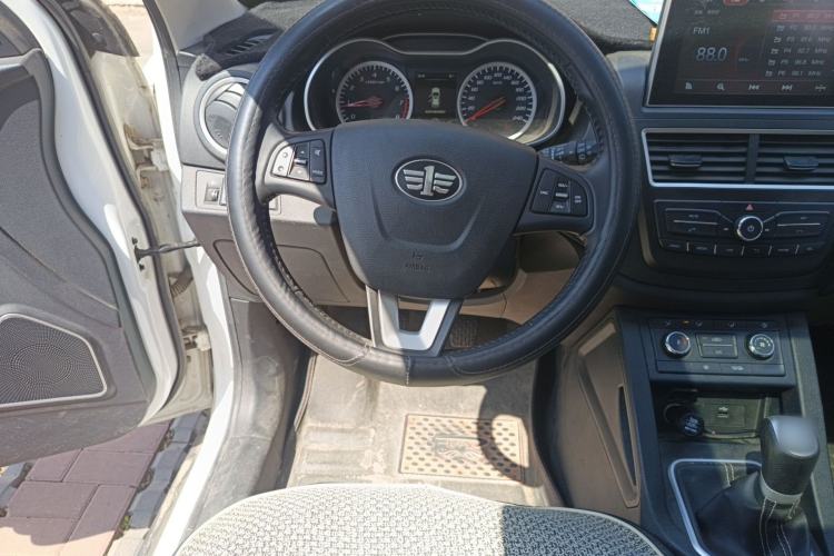 Used Bestune X40 2018 Internet Celebrity Edition 1.6L Manual Connected Smart Cool Type Steering Wheel