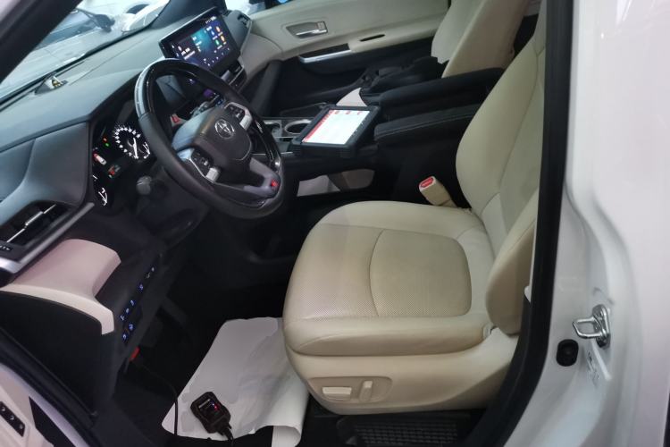 Used Toyota Granvia 2022 2.5L Hybrid Premium Edition
