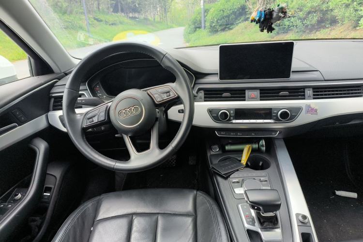 Used Audi A4L 2018 30th Anniversary Edition 40 TFSI Fashion Model Steering Wheel