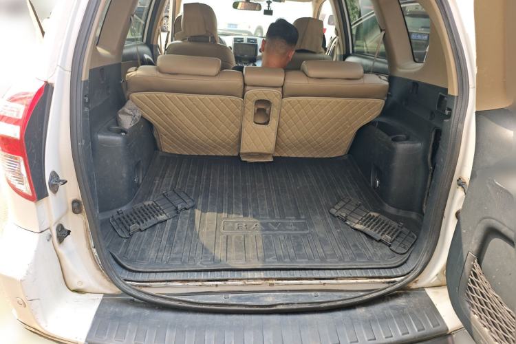 Used Toyota RAV4 2013 Special Edition 2.4L Automatic 4x4 Prestige Trunk