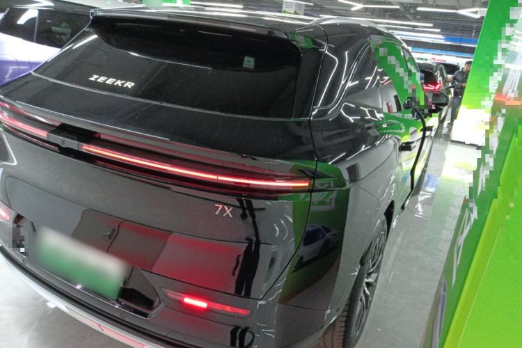 Used Zeekr 7X 2025 100 kWh Long-Range Rear-Wheel Drive with Intelligent Driving Features