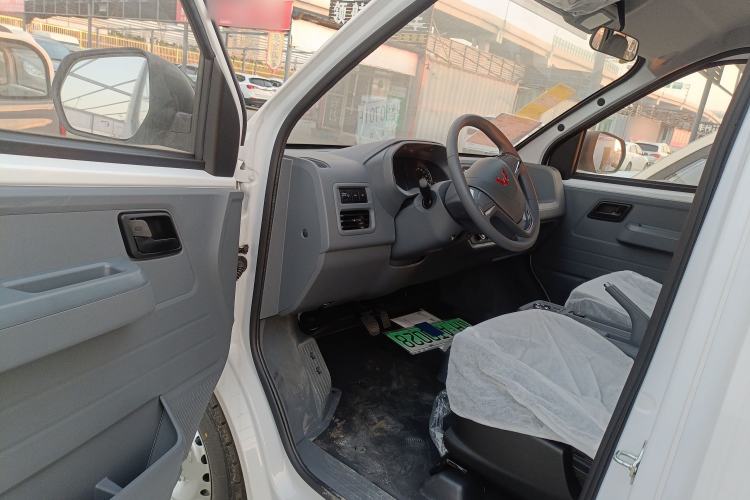 Used Wuling Yangguang 2025 Model 400km Bus Edition—Comfort Edition