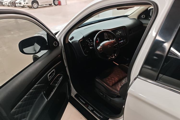 Used Mitsubishi Outlander 2020 2.4L 4x4 Zhi Xiang Edition 5 Seats