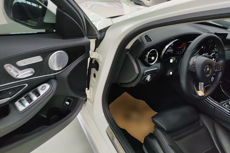 Used Mercedes-Benz C-Class 2017 Facelift C 200 L Sport Edition Driver Seat