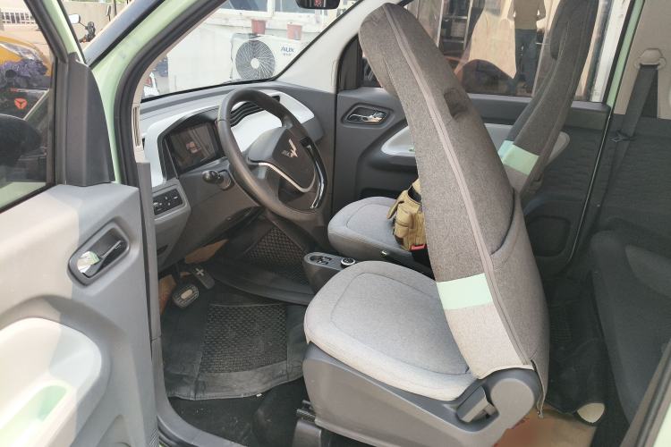 Used Wuling Hongguang MINIEV 2021 Macaron Sandwich Model 120 km Lithium Iron Phosphate
