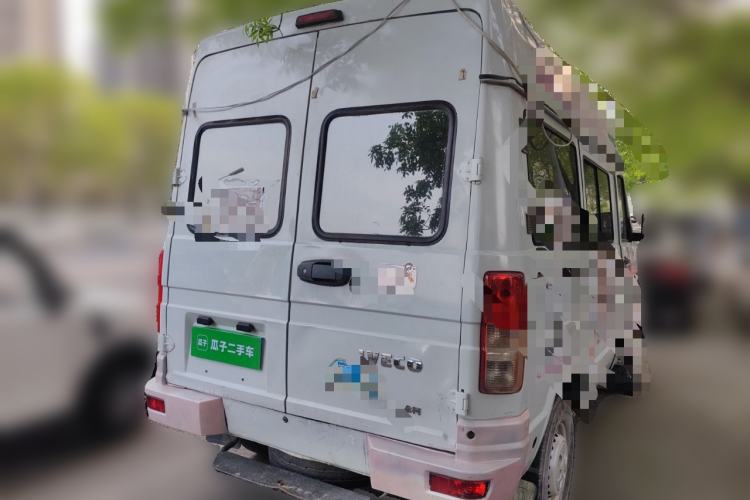 Used Iveco Daily 2017 2.5T A35 Passenger Van 5-7 Seats Model 47Z5 Rear Right 45 Deg