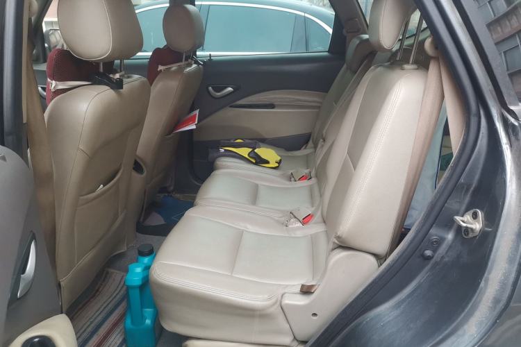 Used JAC Group Refine M2 2012 1.8L MT Business & Luxury 7-Seater