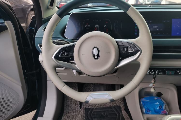 Used ORA Good Cat 2022 400km Standard Range Premium Version Lithium-Ion Battery Steering Wheel