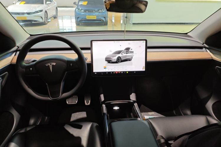 Used Tesla Model Y 2022 Long-Range All-Wheel-Drive Version Center Console