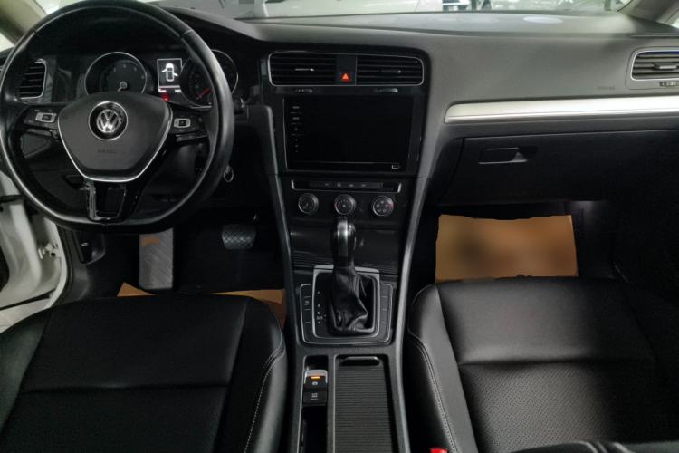 Used Volkswagen Golf 2020 200TSI DSG Comfortable and Ambitious Edition Center Console