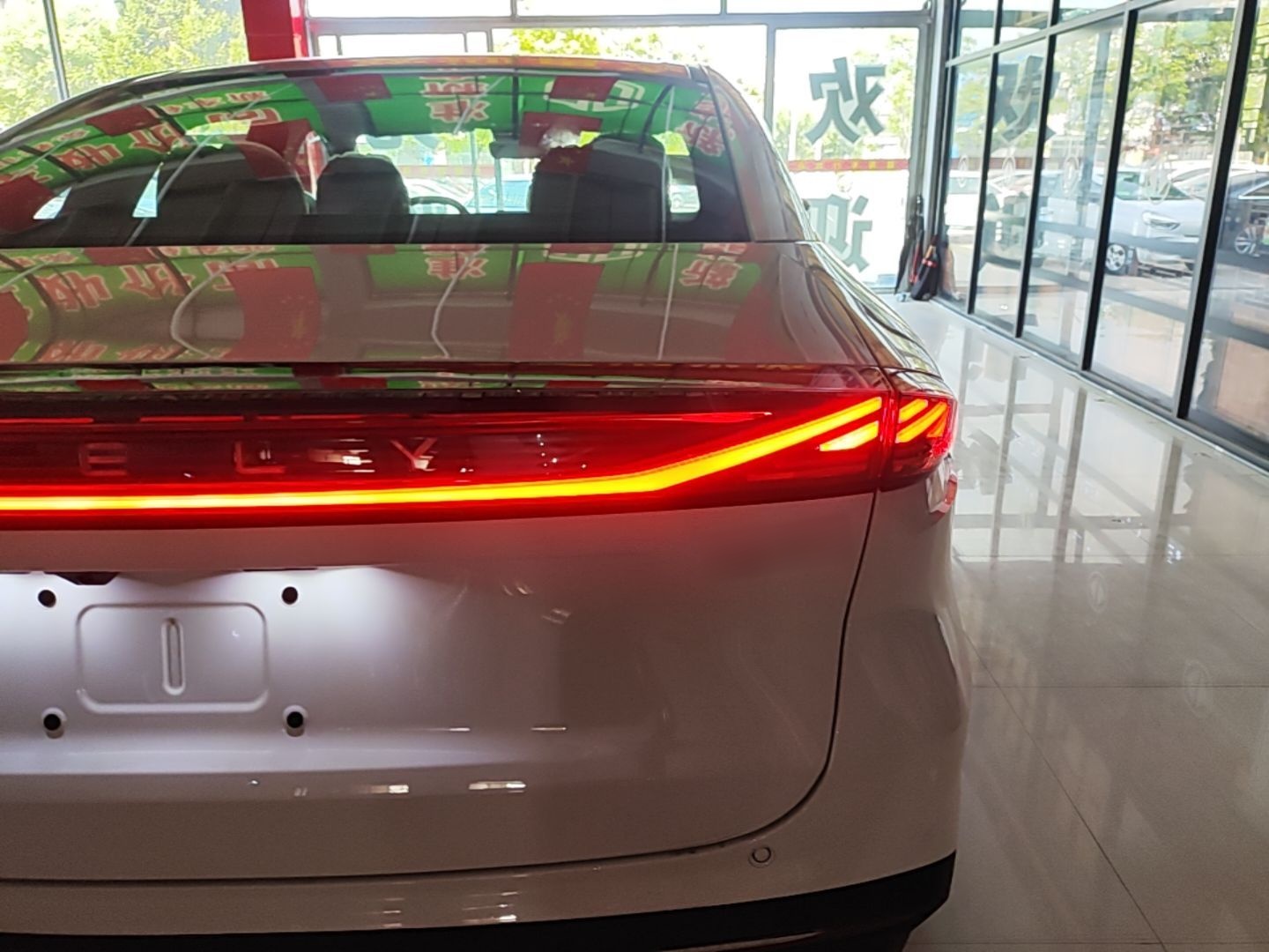 Geely Galaxy L6 2025 EM-i 140km Explorer+ Edition — снимка 9