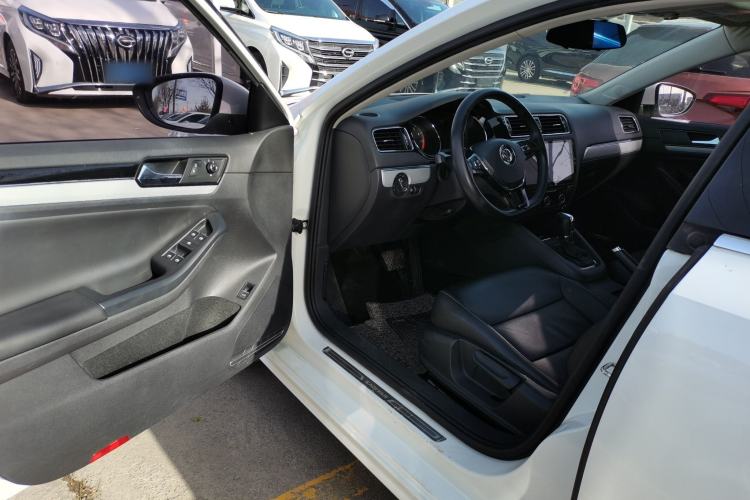 Used Volkswagen Sagitar 2017 230TSI Automatic Comfort Version