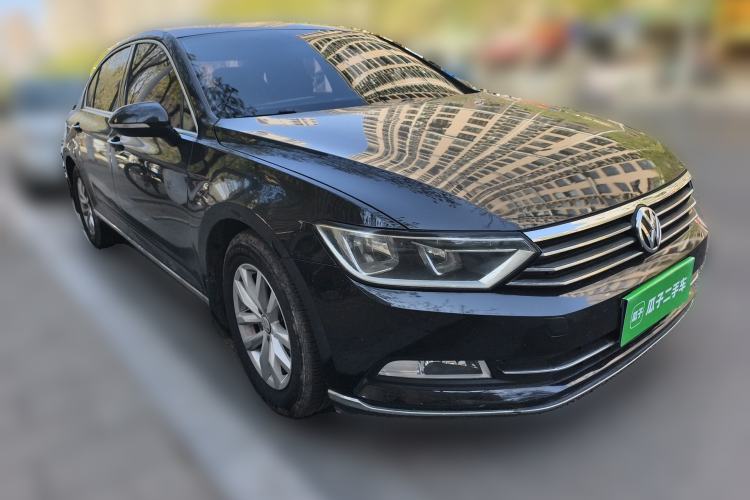 Used Volkswagen Magotan 2017 330TSI DSG Leading Model Front Right 45 Deg