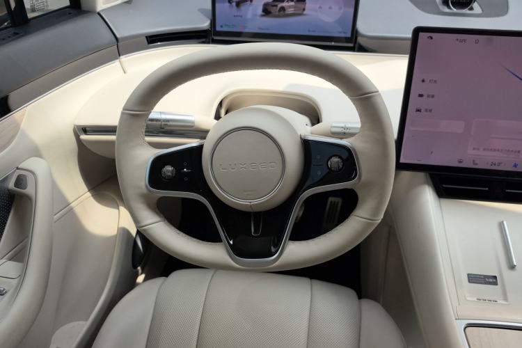 Used Hima Luxeed R7 2025 Range-Extended Version 251 km Max Steering Wheel