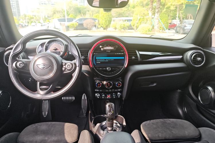 Used MINI MINI 2018 1.5T COOPER Racing Driver
