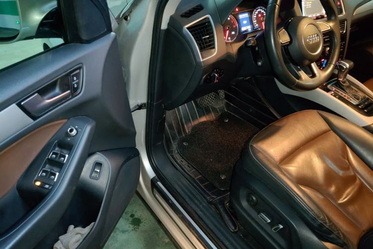 Used Audi Q5 2017 Plus 40 TFSI Ambition Model
