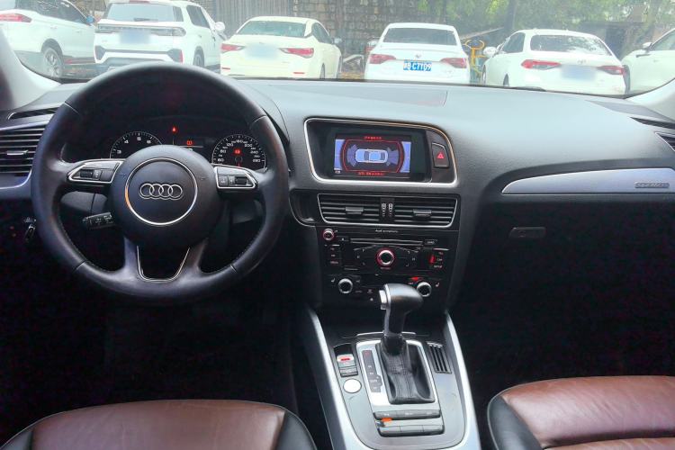 Used Audi Q5 2016 40 TFSI Technology Edition Interior 3