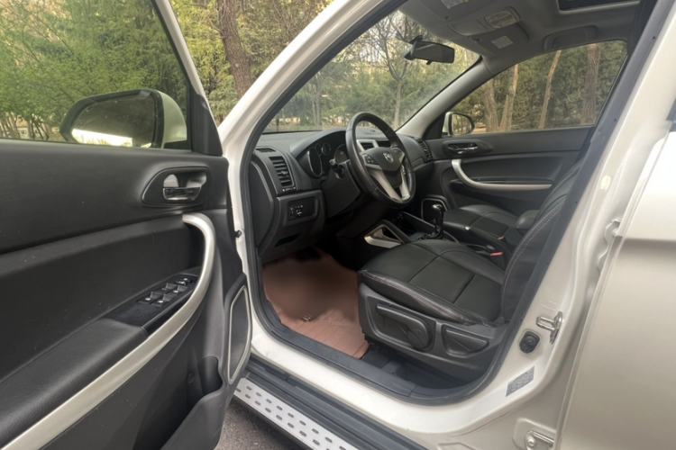 Used CHANGAN CS35 2014 1.6L Manual Luxury Navigation Model China IV Standard
