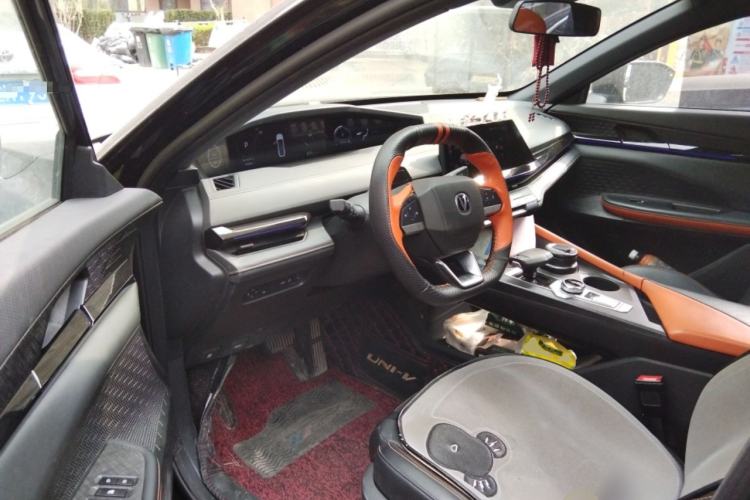 Used CHANGAN UNI-V 2022 1.5T Prestige Version
