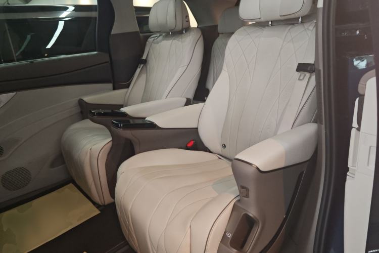 Used Denza D9 2022 DM-i 970 Four-Wheel Drive Flagship Model