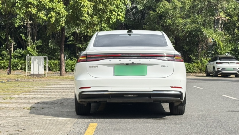 Geely Galaxy A7 2025 Model EM-i 150km Long-Distance Edition — снимка 18