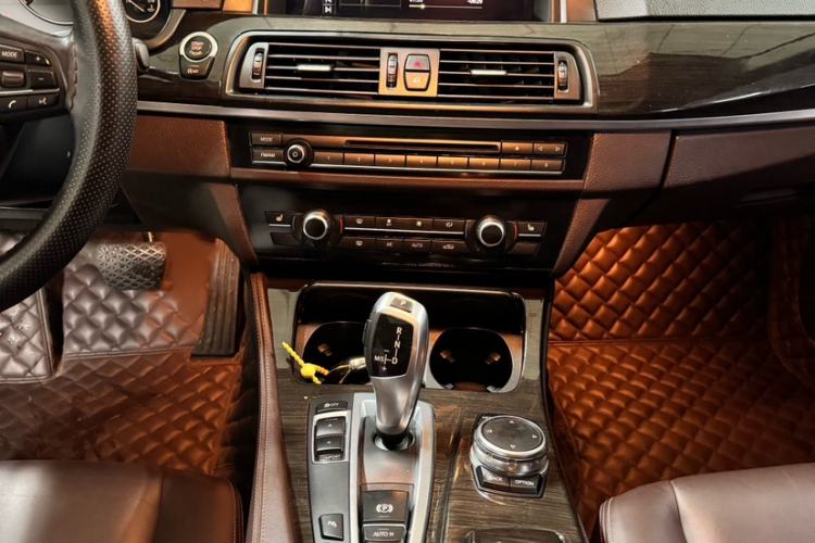 Used BMW 5 Series 2014 525Li Luxury Design Package Audio And AC Panel