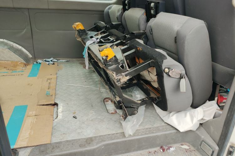 Used JAC Group Sunray 2017 2.0T Short-Wheelbase Mid-Roof Xingkuaiyun Multi-Purpose Commercial Vehicle Left Rear Seat