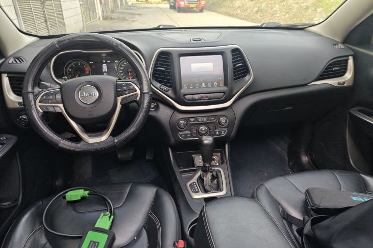 Used Jeep Cherokee 2017 2.0L Superior Edition
