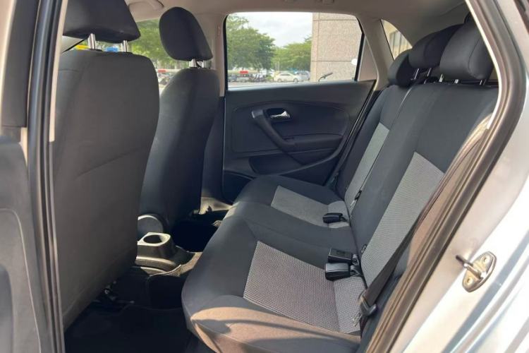 Used Volkswagen Polo 2014 1.4L Manual Fashion Edition Interior 4