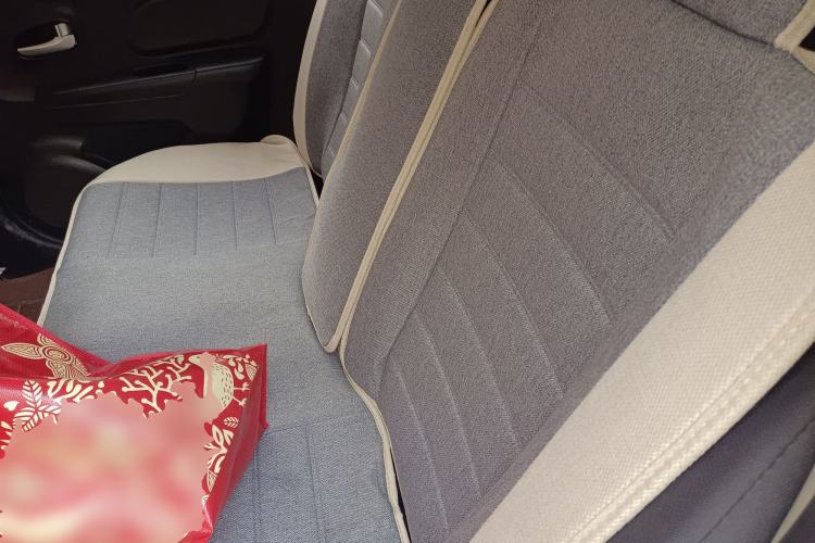 Used Venucia R50 2015 1.6L Automatic Fashion Edition
