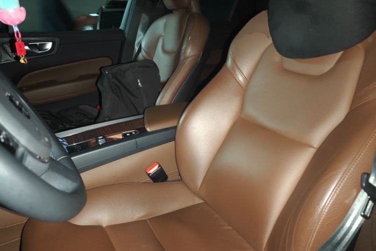 Used Volvo XC60 2024 B5 4x4 Smart Luxury Edition Left Front Seat