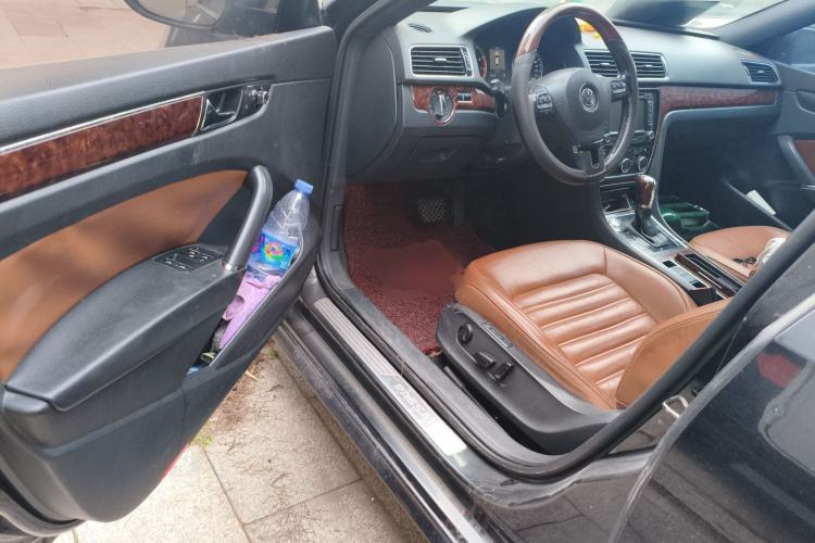 Used Volkswagen Passat 2011 3.0L V6 DSG Flagship Deluxe Edition Driver Seat