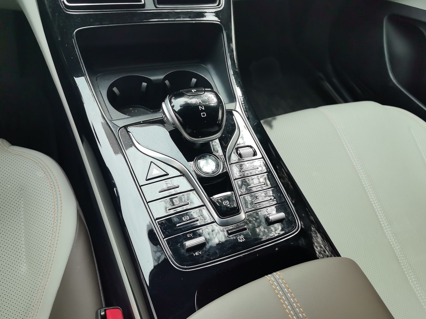 BYD Qin PLUS 2024 HONOR Edition DM-i 55KM Leading Model — снимка 8