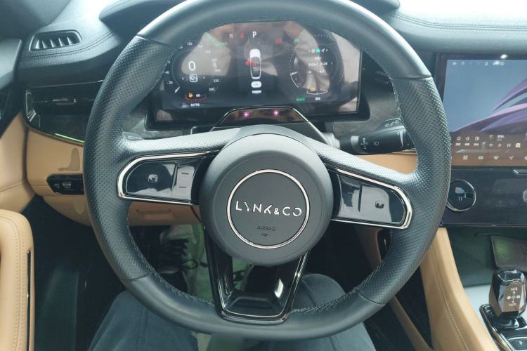 Used Lynk & Co 09 2021 2.0T Halo Six-Seater