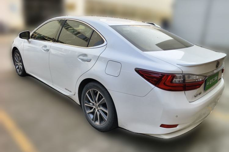Used Lexus ES 2017 300h Mark Levinson Comfort Edition