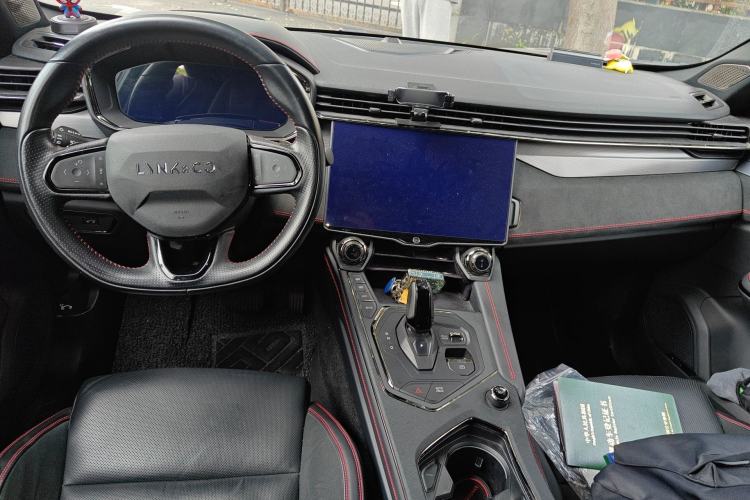 Used Lynk & Co 05 2020 2.0TD Four-Wheel Drive HypeHalo Center Console