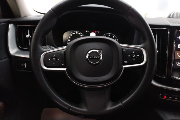 Used Volvo XC60 2019 T5 4x4 Smart Edition China V Standard