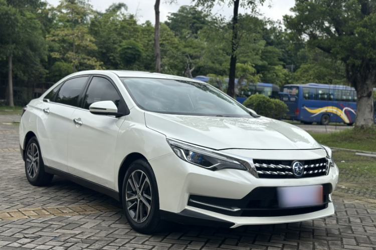 Used Venucia D60 2018 1.6L Manual Smart Connect Elite Edition Exterior 4