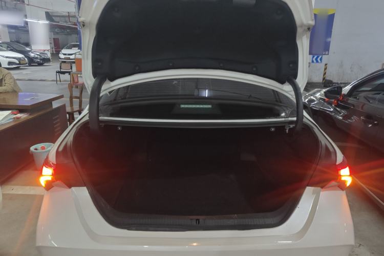 Used Toyota Avalon 2019 2.0L XLE Premium Edition China VI Trunk