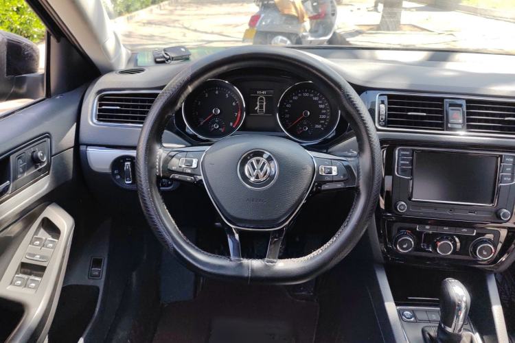 Used Volkswagen Sagitar 2018 180TSI DSG Prestige Edition Steering Wheel