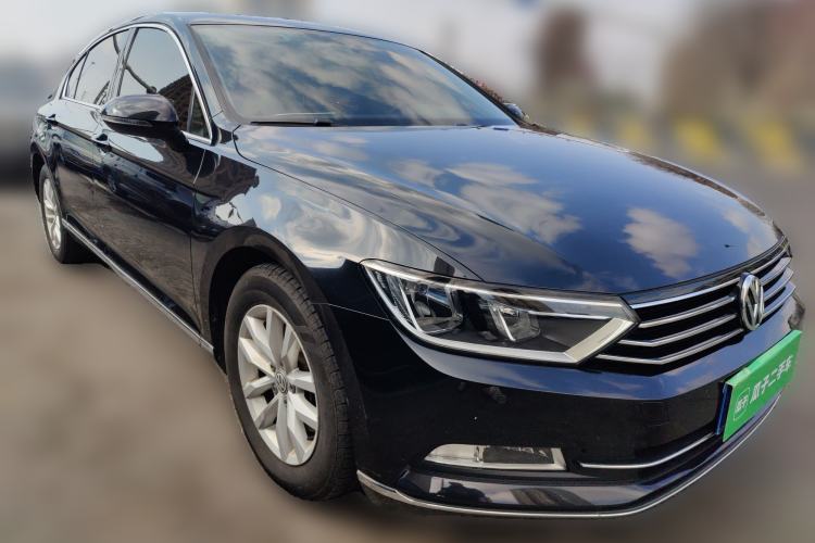 Used Volkswagen Magotan 2019 280TSI DSG Comfort Model China VI Standard Front Right 45 Deg