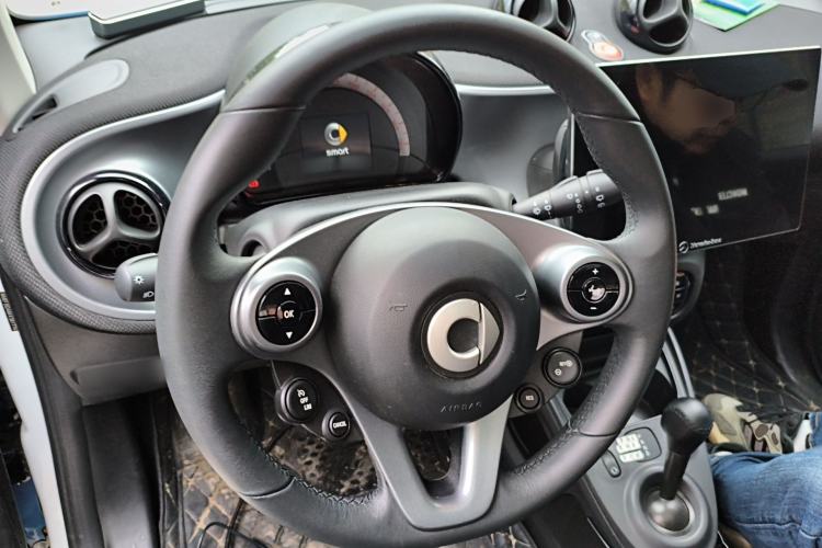 Used smart fortwo 2019 0.9T 66kW Hardtop Wind Power Edition China VI Steering Wheel