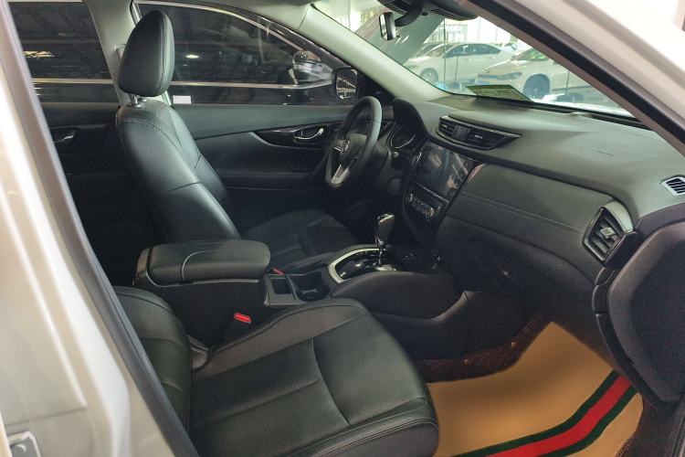 Used Nissan X-Trail 2023 Classic 2.0L Two-Wheel Drive Smart Connect Premium Edition