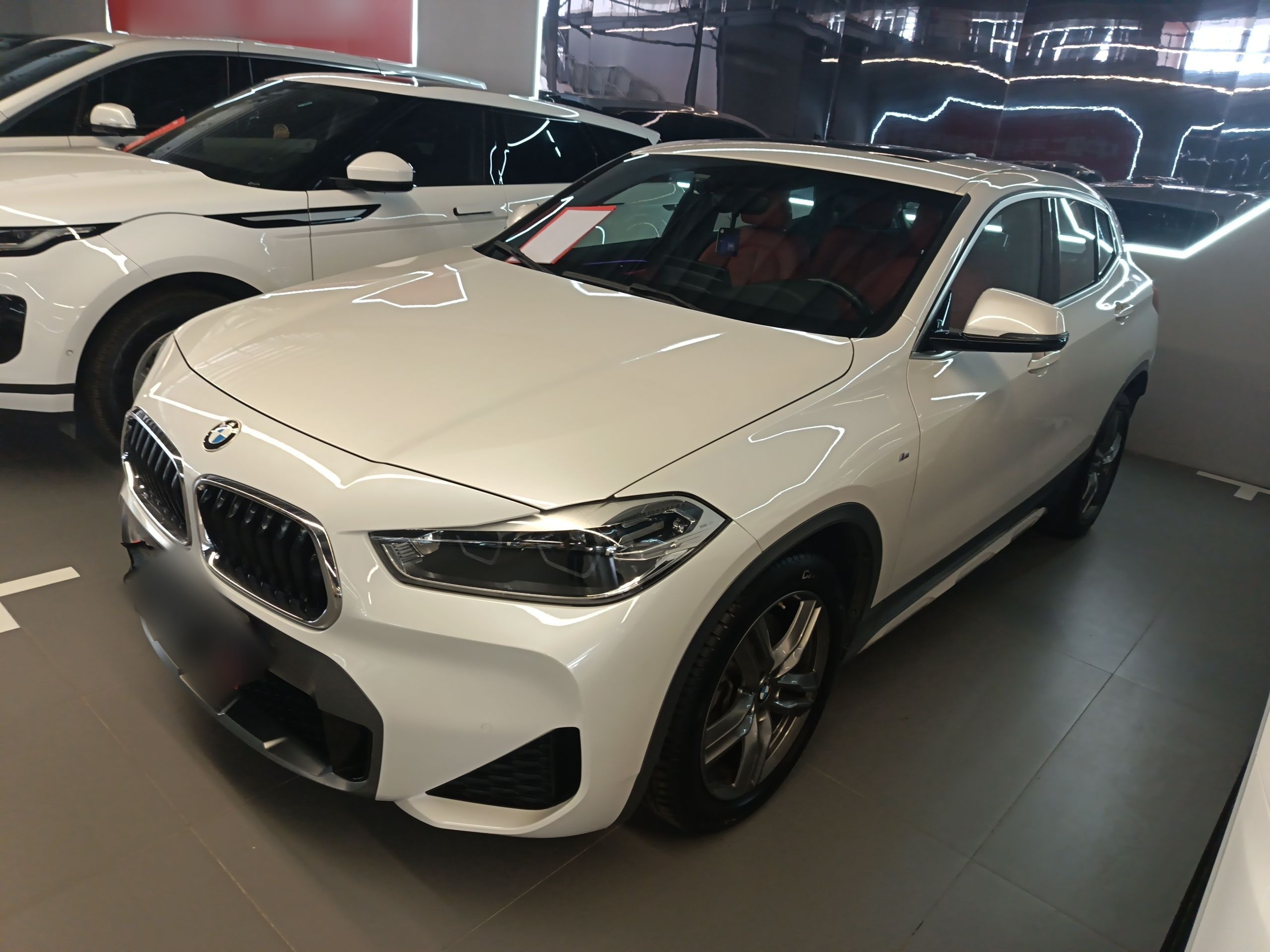 Под передней частью автомобиля